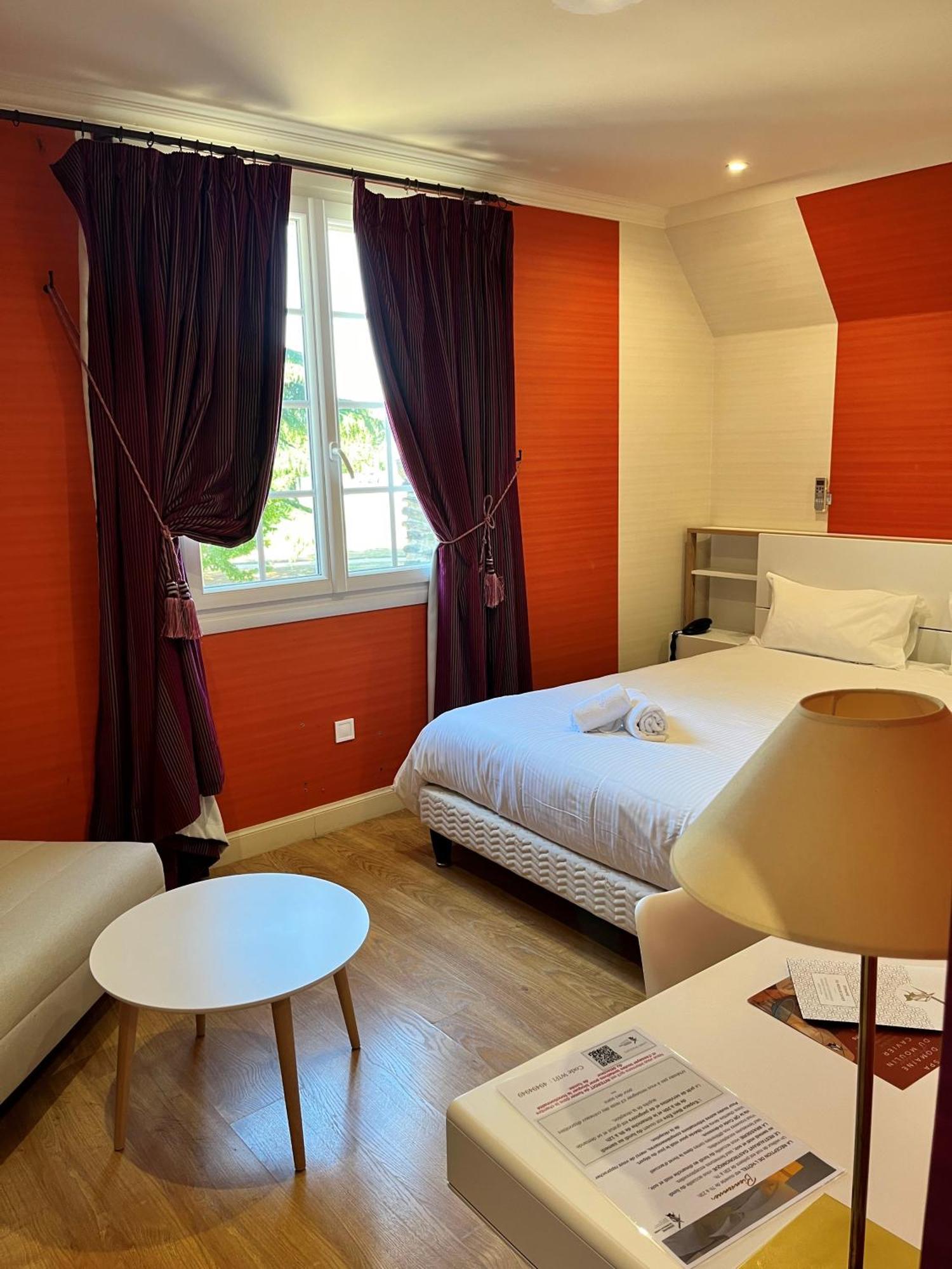 Logis Domaine Du Moulin Cavier Hotel Avrille  Room photo