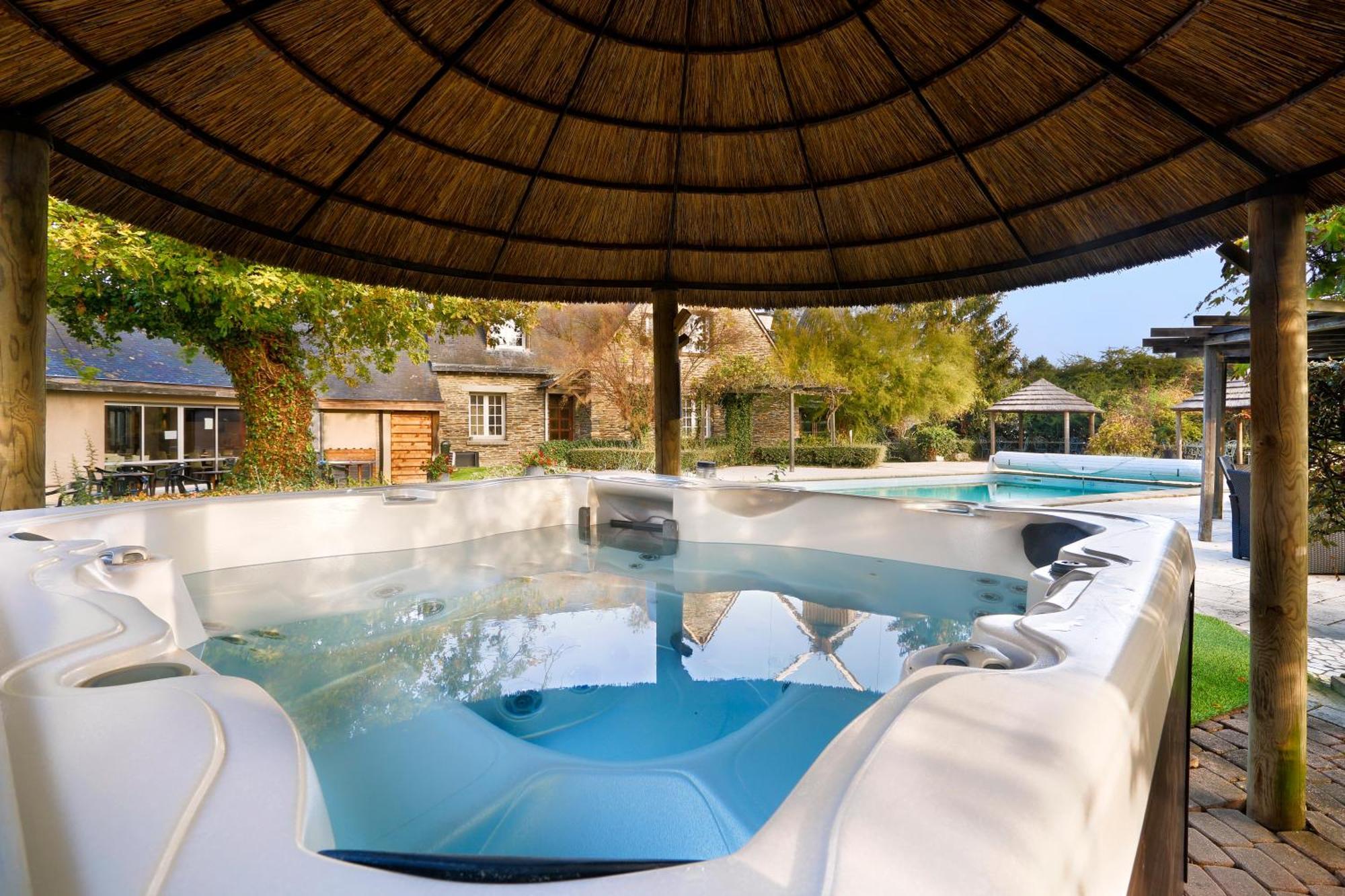 Logis Domaine Du Moulin Cavier Hotel Avrille  Exterior photo